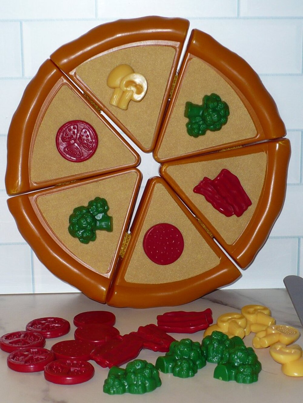 Play Pretend Kitchen ~ Pizza with Removable Toppings 6 piece